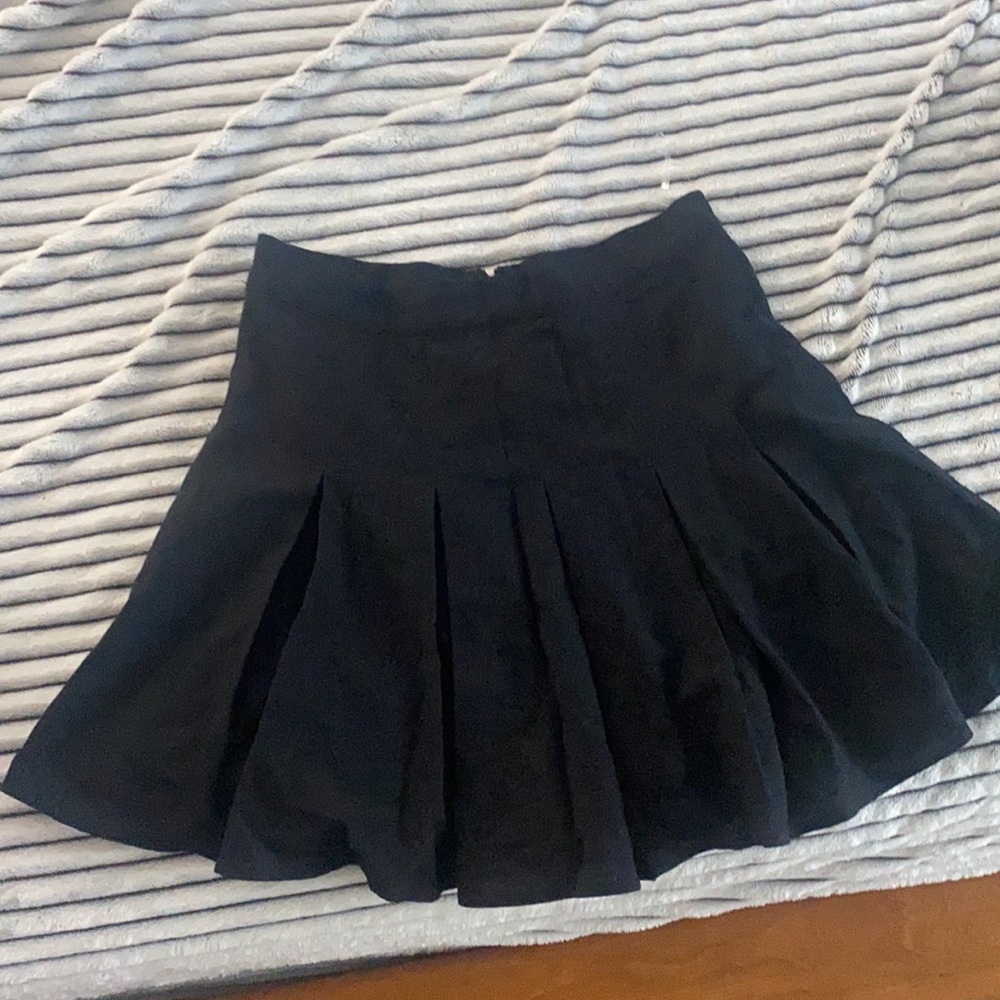 Pleated black skirt size small